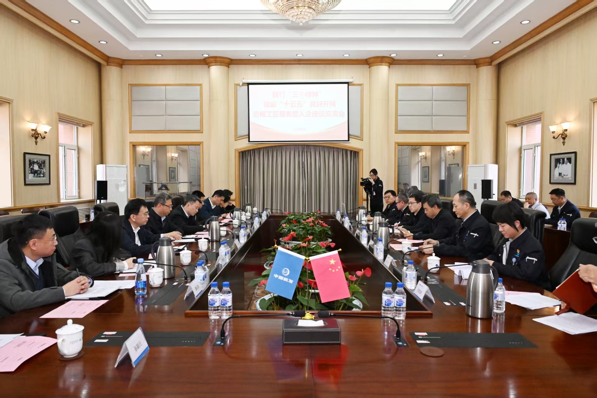 “劳模工匠助企行”走进黄色网站
东安